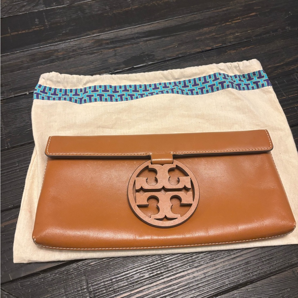 Tory Burch Brown Clutch with Logo Accent - Picture 2 of 4